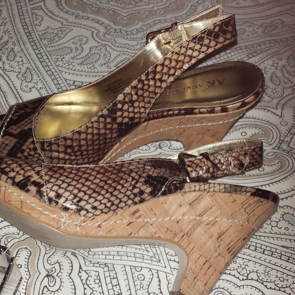 Nice perfect condition worn once. - Picture 3 of 7